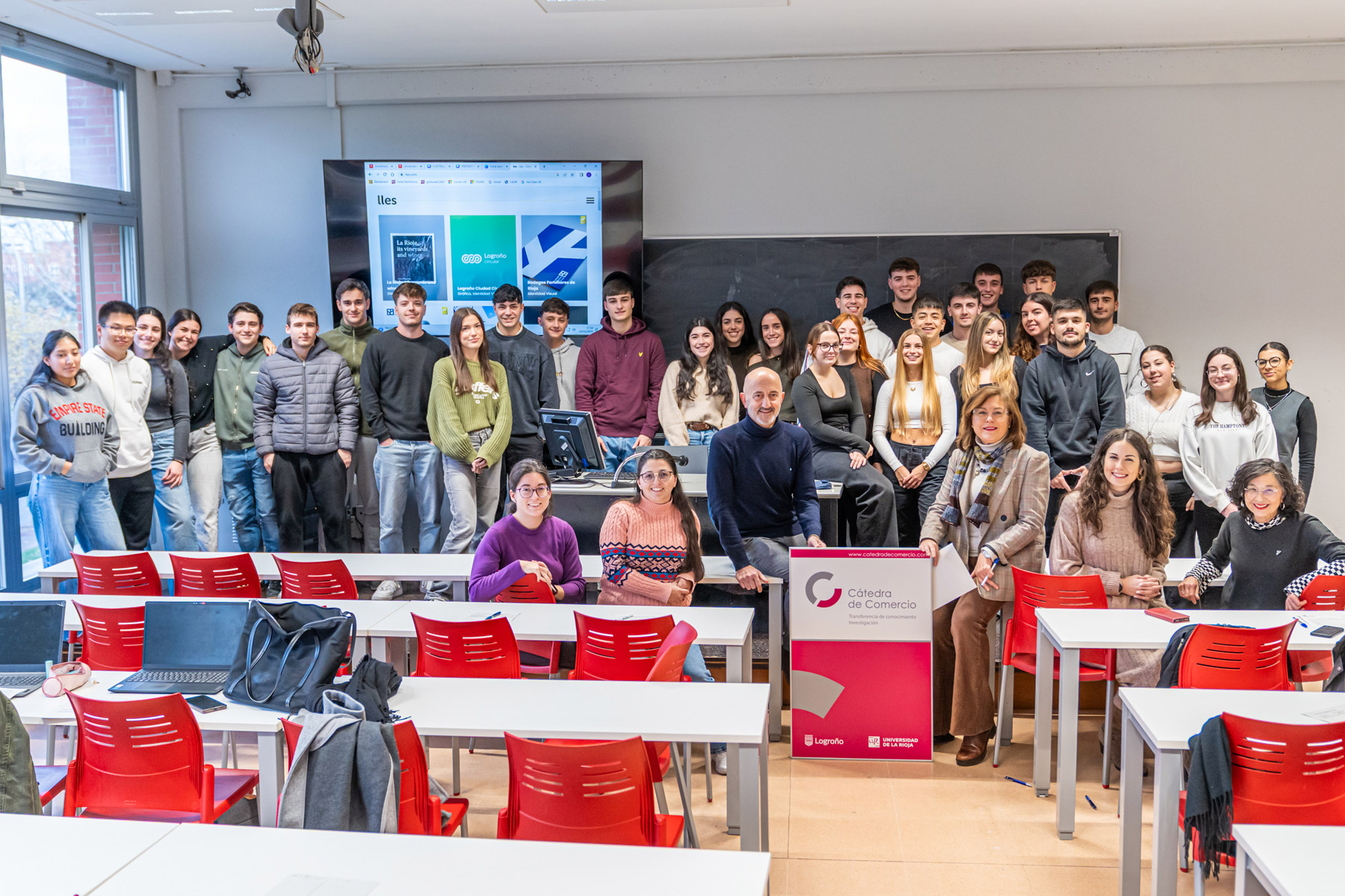 Estudiantes de GADE presentan propuestas creativas para impulsar la nueva herramienta de autodiagnóstico del comercio local